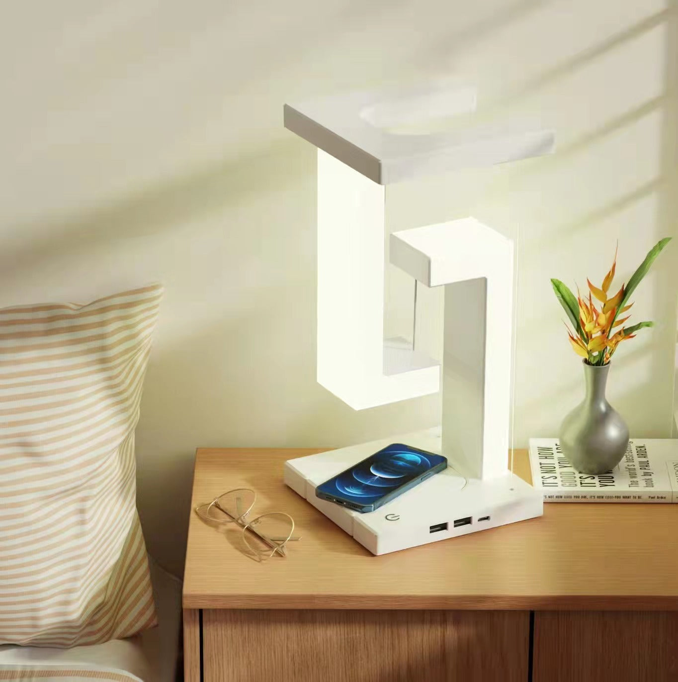 Floating Balance Lamp with Wireless Charger - Ever green palace